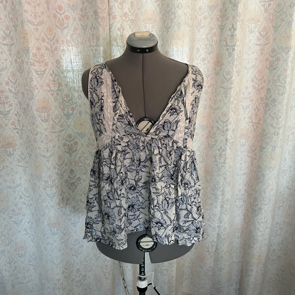 Melrose and Market Black and White Floral Blouse
